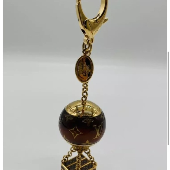 Louis Vuitton limited edition hot air balloon keychain brand new condition - Picture 3 of 4